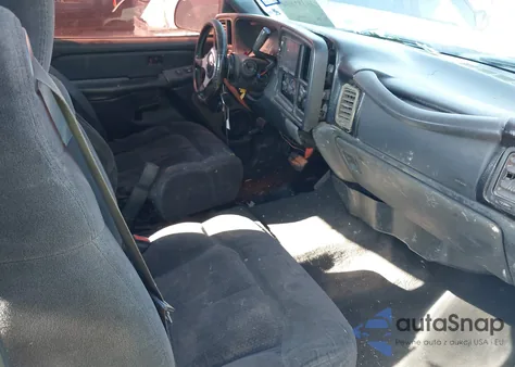 2001 Chevrolet Silverado 1500 Ls z USA, uszkodzony, nr VIN 2GCEC19T411117361